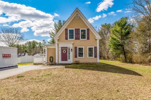 33 White St, Raynham, MA 02767-1523