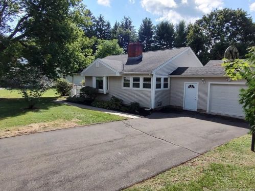 41 Weaver Cir, North Haven, CT 06473-2030