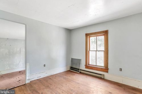 310 Main St, Edinburg VA  22824-9439 exterior