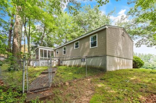 1 Nolet Ave, Salem NH  03079-1756 exterior