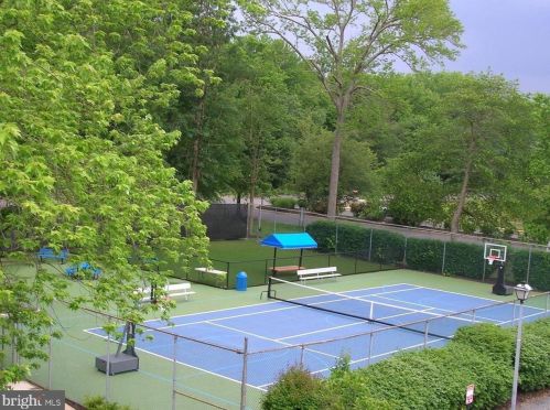 7 Holly Ct, Trenton NJ  08619-4631 exterior