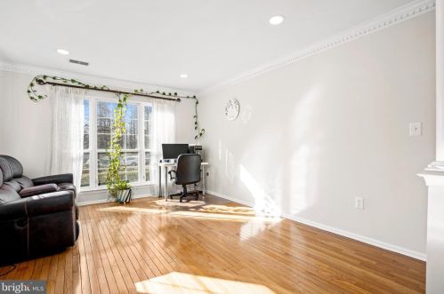 301 Belford Dr, Princeton NJ  08540-9000 exterior