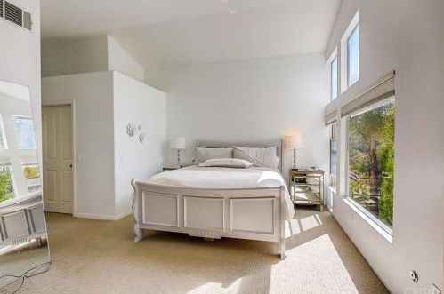 136 Valero Cir, Calabasas CA  91377-5551 exterior