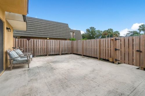 3228 32nd Way, West Palm Beach FL  33407-6747 exterior