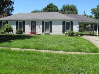 1304 Kiper Dr, Leitchfield, KY 42754-1735