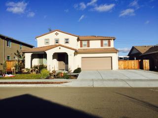 1320 Maple Dr, Oakley, CA 94561-3524