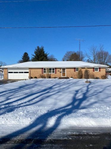 130 Royal Ln, Enon, OH 45323-1350