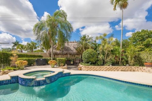 15612 16 Ct, Hollywood FL 33027-2347 exterior