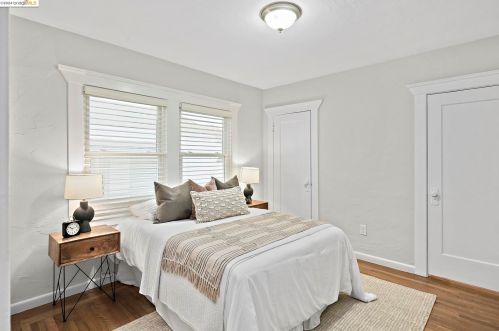 5333 El Camile Ave, Oakland CA  94619-3210 exterior