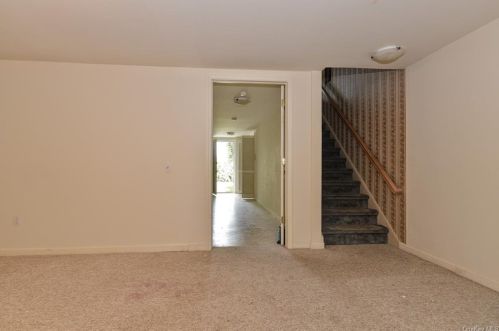 73 Jamie Ct, Airmont NY  10901-7016 exterior