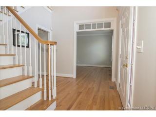 11 Mountain Rd, Collinsville, CT 06019-2015