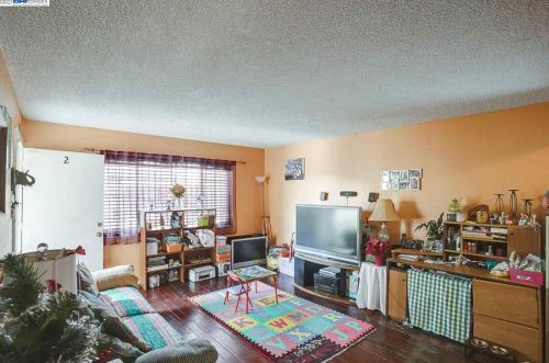 1517 51st Ave, Oakland CA 94601-5237 exterior