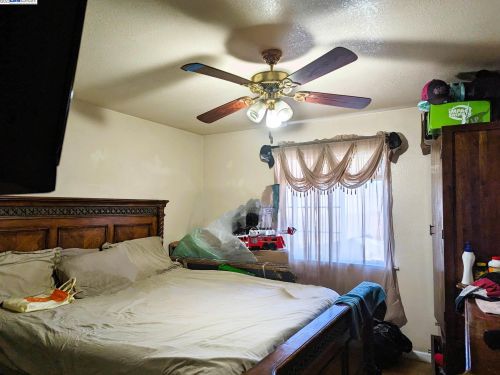 451 Darien Ave, Oakland, CA 94603-2121