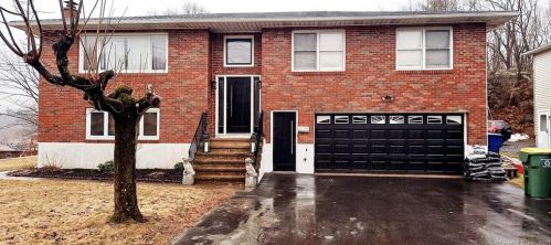 17 Zuella Dr, Waterbury, CT 06704-1943