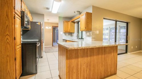 28 Cedar Dr, Davenport FL 33837-9783 exterior