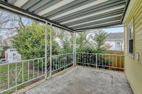 127 Cedar Ave, Middletown NJ  07748-5503 exterior