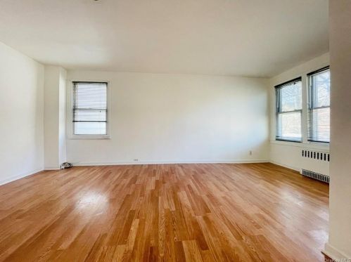 327 6th Ave, Mount Vernon NY  10550-4113 exterior