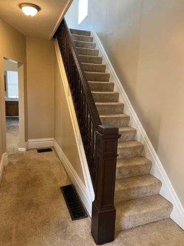 1 Hacker Ave, Jeannette, PA 15644-1852