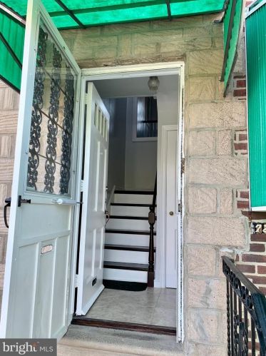 7221 Erdrick St, Philadelphia PA 19135-1014 exterior