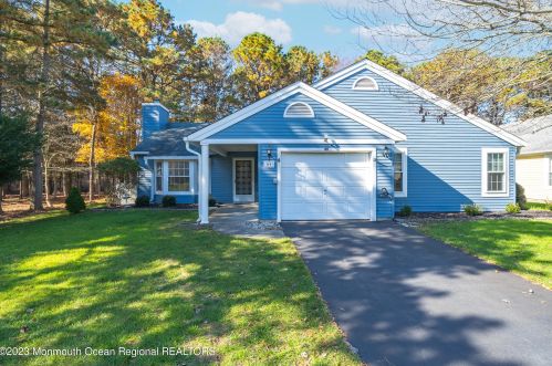 89 Sheffield Dr, Lacey, NJ 08731-5648