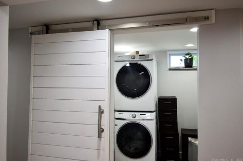 59 Carriage Dr, Wallingford CT 06492-3111 exterior