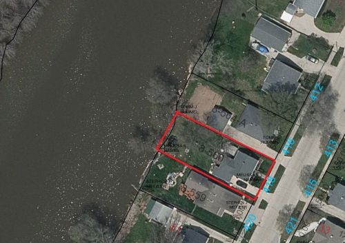 418 Hartung St, Green Bay, WI 54302-2514