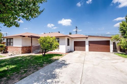 1422 Dakota Ave, Fresno, CA 93705-2408