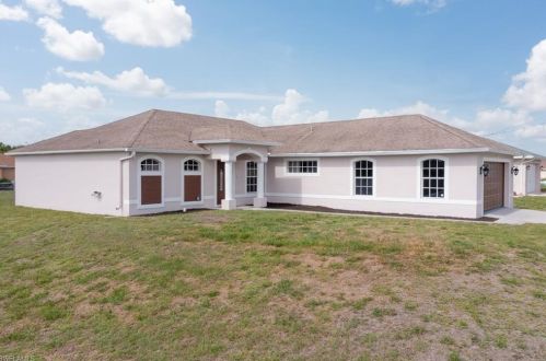 3218 34th St, Lehigh Acres, FL 33976-4559