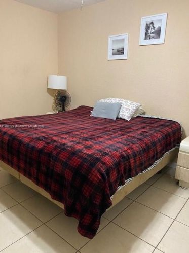 874 70th Pl, Hialeah FL  33014-5220 exterior