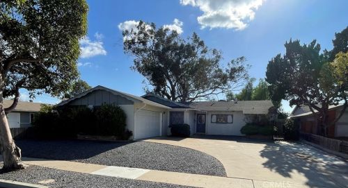 5746 Lodi St, San Diego, CA 92117-1142