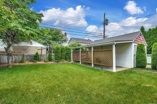 138 Wilton St, New Hyde Park NY  11040-3832 exterior