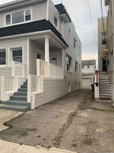 813 Meehan Ave, Far Rockaway NY  11691-5517 exterior