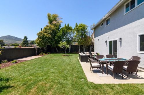 7012 Bobhird Dr, San Diego CA 92119-1404 exterior