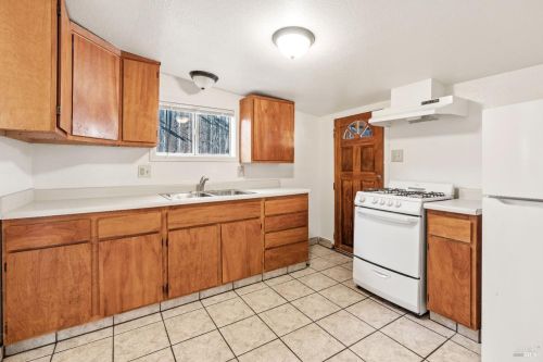 120 Thomas St, Ukiah CA  95482-5822 exterior