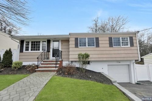 94 Yawpo Ave, Oakland NJ  07436-2718 exterior