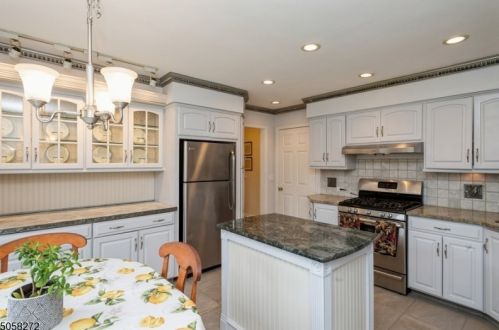 2106 Primrose Ln, Martinsville NJ  08836-2218 exterior