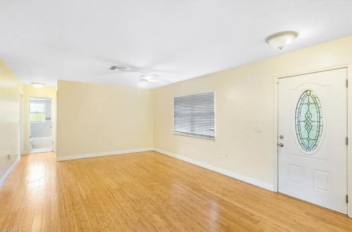 250 Willowick Dr, Naples, FL 34110-1342