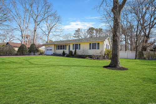115 Titmus Dr, Manor Park, NY 11950-1813