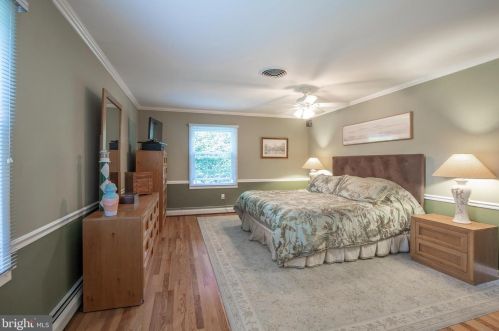 932 Queens Dr, Yardley PA  19067-4528 exterior