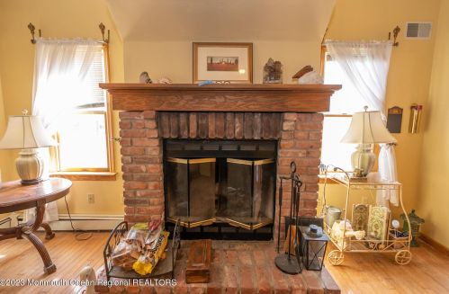 4 Fletcher Pl, Island Heights NJ  08732-7748 exterior