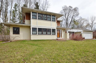 1802 Dorothy Pl, Thiensville, WI 53092-2507