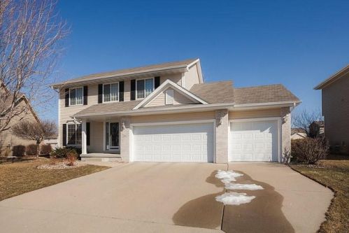 1745 Prairie Creek Dr, Waukee, IA 50263-8335