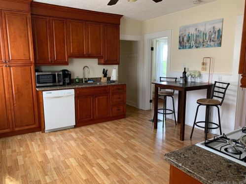 89 Kneen St, Huntington CT  06484-3913 exterior