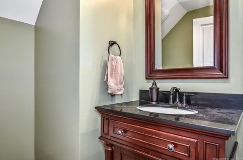 323 Smith Ridge Rd, New Canaan CT  06840-3625 exterior