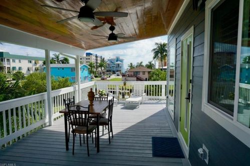 720 Matanzas Ct, Fort Myers Beach FL  33931-2120 exterior