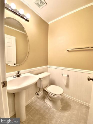 8381 Jovin Cir, Springfield VA  22153-4014 exterior