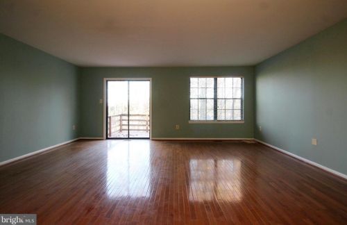 8615 Western Oak Dr, Springfield VA  22153-3556 exterior