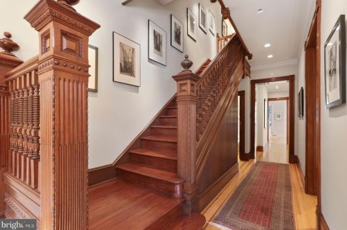 1329 R St, Washington, DC 20009-4322