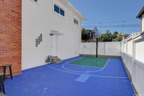 600 Anderson St, Manhattan Beach CA  90266-5934 exterior