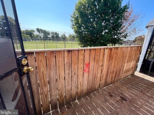 6810 Guyer Ave, Philadelphia PA 19142-2518 exterior